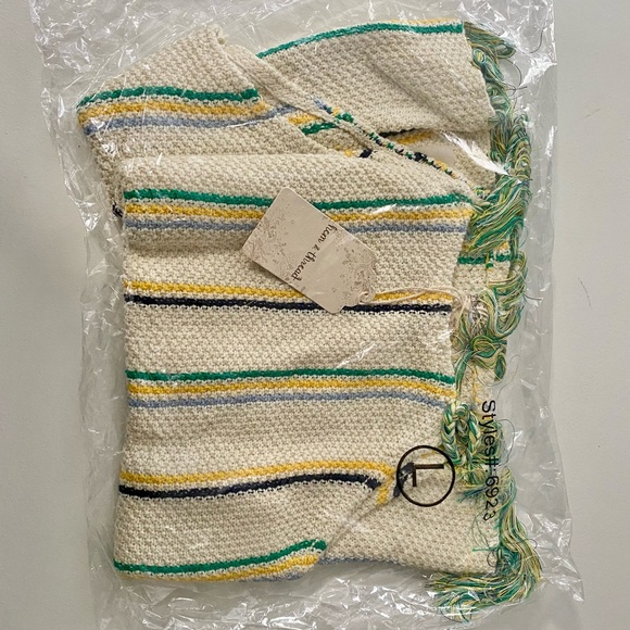 Super cute knit cami with fringe - Picture 5 of 11